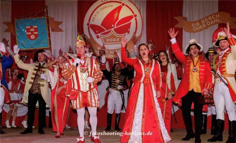 Prinzenpaar und Hofstaat.