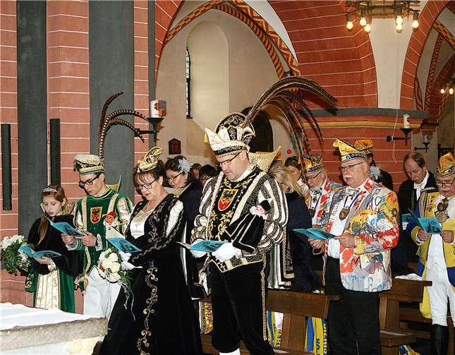 Prinzenpaar und Kinderprinzenpaar bei der Narrenmesse.