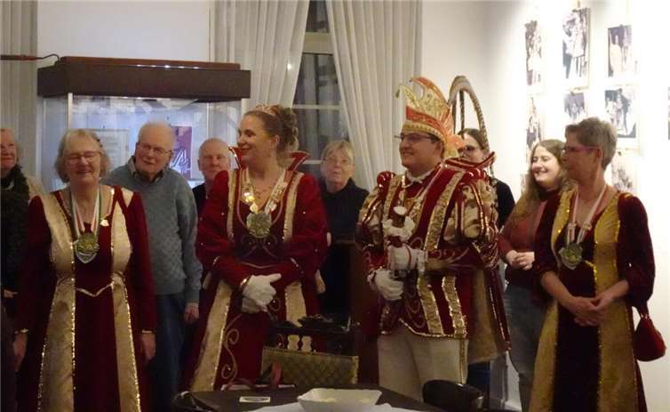 Prinzenzessin Sylvia I und Prinz Rafael I bei der Ausstellungseröffnung. Foto: Hans Metternich