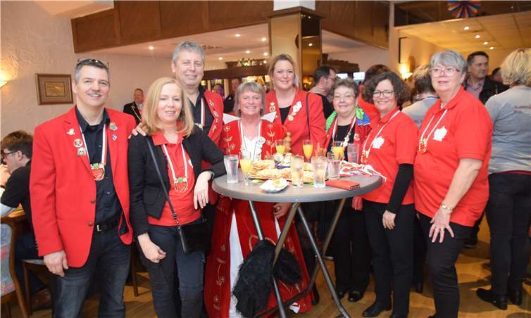 Prinzessin Edith I. aus Kalenborn hatte ihre gesamte Adjutantschaft mitgebracht.