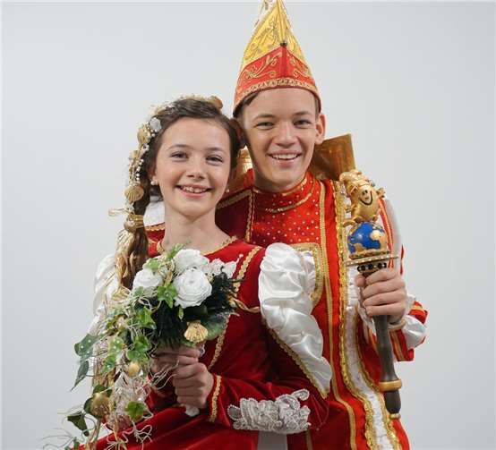 Prinzessin Filippa und Prinz Rafael grüßen als Nauorter Kinderprinzenpaar in der Session 2019/20. Foto: Karnevalsvereinigung Nauort