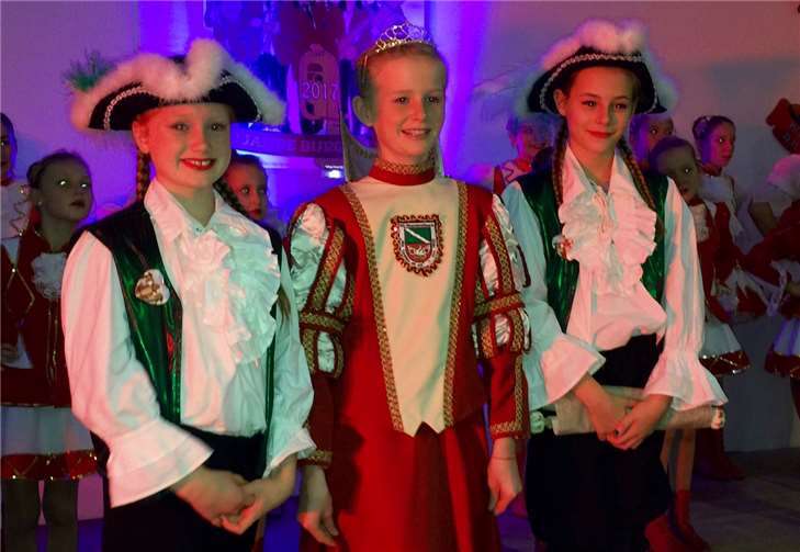 Prinzessin Heidi I. und ihre Paginnen Fiona Frey und Finja Linden.