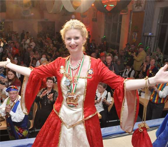 Prinzessin Heike I. freut sich, dass ihr Triumphzug doch noch stattfindet. -BS-Archiv