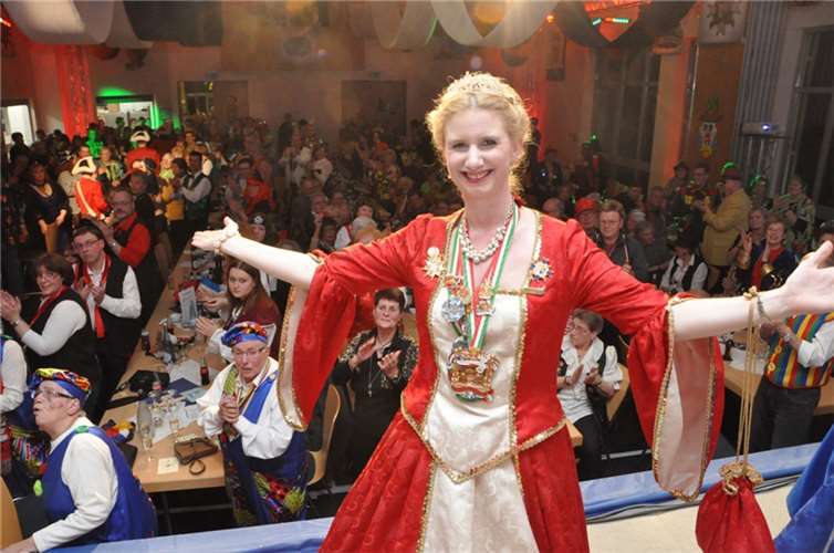Prinzessin Heike I. freut sich, dass ihr Triumphzug doch noch stattfindet. -BS-Archiv