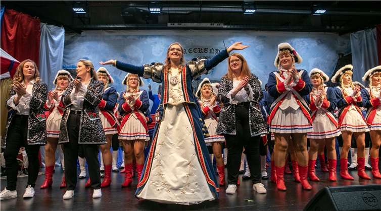 Prinzessin Johanna I. (Keßel) wurde in der Jungholzhalle von Bürgermeister Holger Jung zur närrischen Herrscherin über die Rosenstadt Meckenheim proklamiert.Foto: JOST