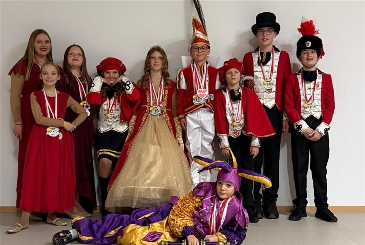 Prinzessin Jonna und Prinz Ben übernehmen das Zepter. Foto: KV Basjanes Helau e. V.