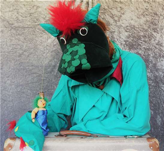 Prinzessin Petersilie und Drache Hugo. Foto: Happy End Theater