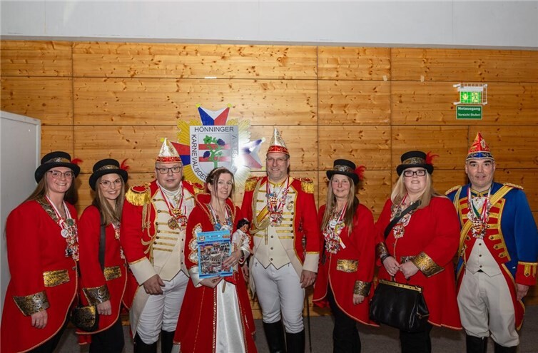 Prinzessin Sabine I. mit ihrem Team, Stadtkommandant Olaf Tramp, Ehrenkommandant Dietmar Walter und 1.Vorsitzender Thomas Gollos. Foto: privat 