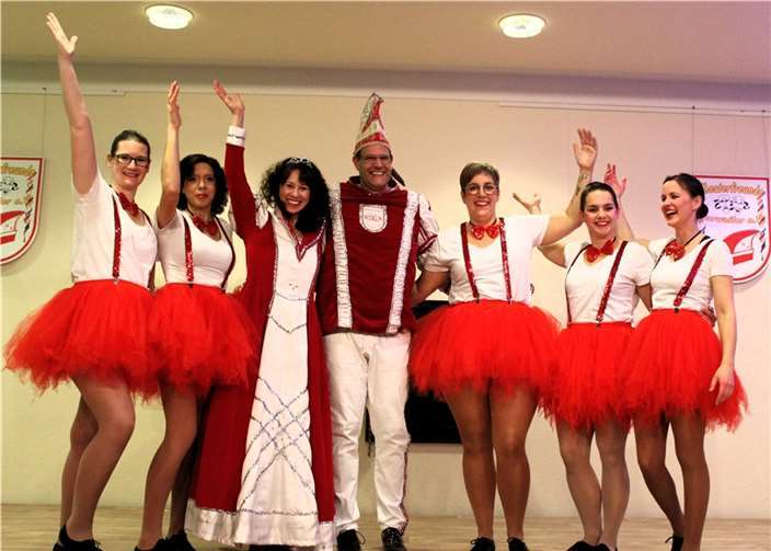 Prinzessin Sandra I. und Prinz Thomas I. mit den ehemaligen Tänzerinnen von den „Caipirinahs“. Foto: Anke Friedrichs-Pletsch