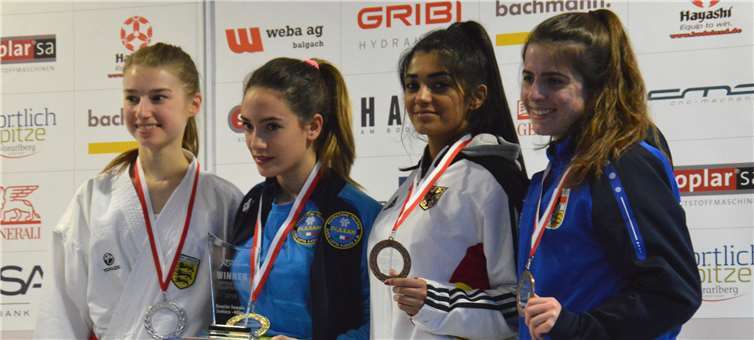 Priti Pelia (2.v.r.) bei der Siegerehrung. Foto: privat