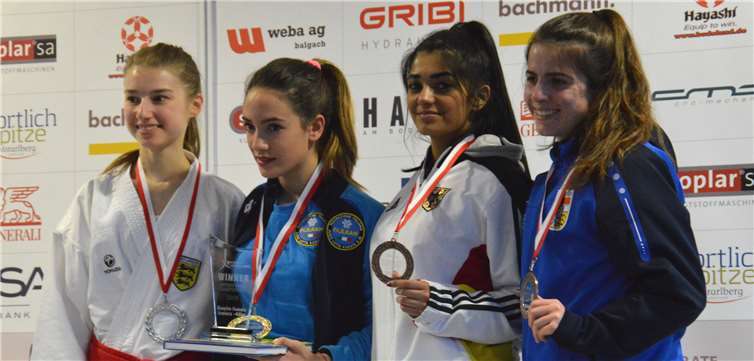 Priti Pelia (Zweite v. r.) bei der Siegerehrung. privat