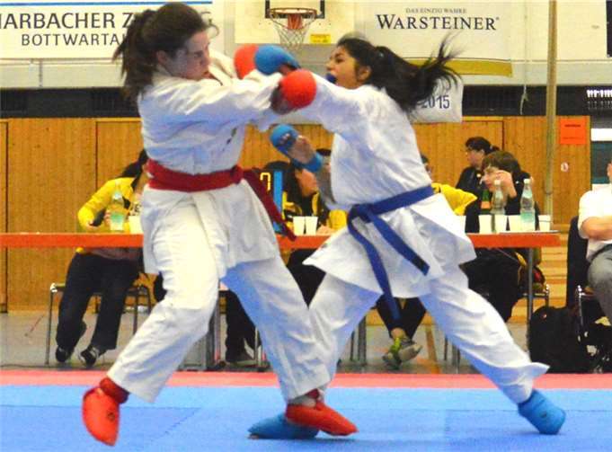 Priti Pelia mit Angriff zum Kopf.privat