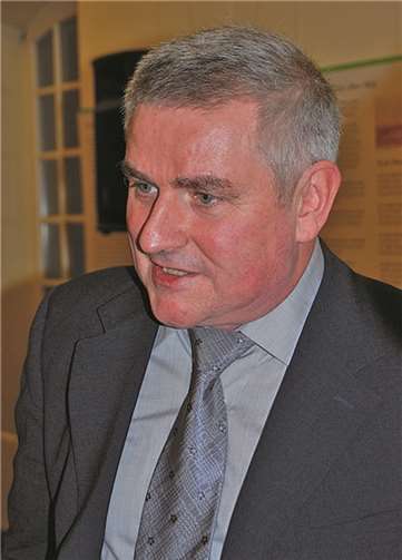 Privatdozent Dr. Jürgen Nelles berichtet über Absichten und Ziele einer kulturellen Barbarei. privat