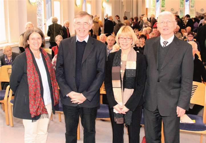 Privatdozentin Dr. med. Beate Schoch/Stiftungsklinikum Koblenz, Professor Dr. Heribert Niederschlag/PTHV, Professorin Dr. Alexandra Manzei/PTHV, Professor Dr. Alfred Schuchart/PTHV (v.li.) freuen sich über die zahlreichen Gäste. privat