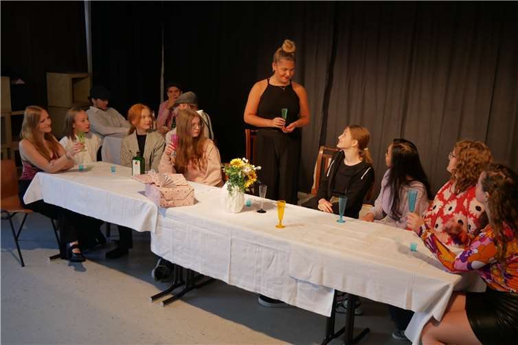 Probe einer Anfangsszene aus dem Musical „Unser Weg“.Fotos: CD