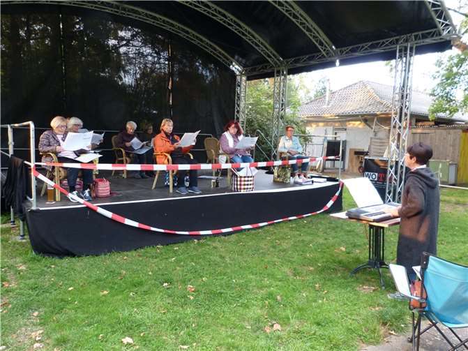 Probe unter freiem Himmel.Fotos: privat