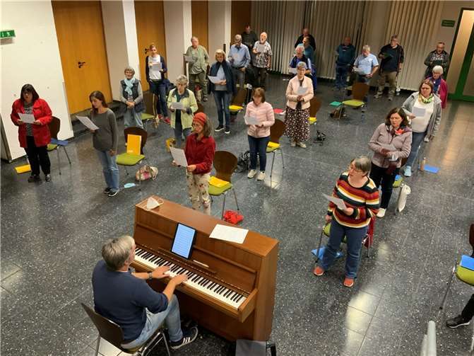 Probenarbeit im Foyer der Wernerseckhalle im Herbst 2021.Foto: Frank Hastenteufel
