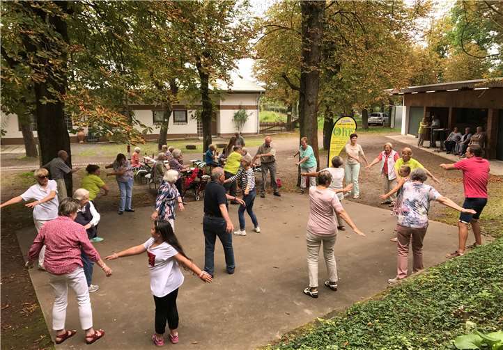 Probetraining der Gymnastikgruppe der Schwindelbetroffenen beim Grillfest im letzten Jahr.privat