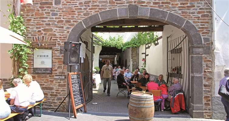 „Probieren, erleben und genießen“ versprach das Weingut Fries seinen Gästen. EP