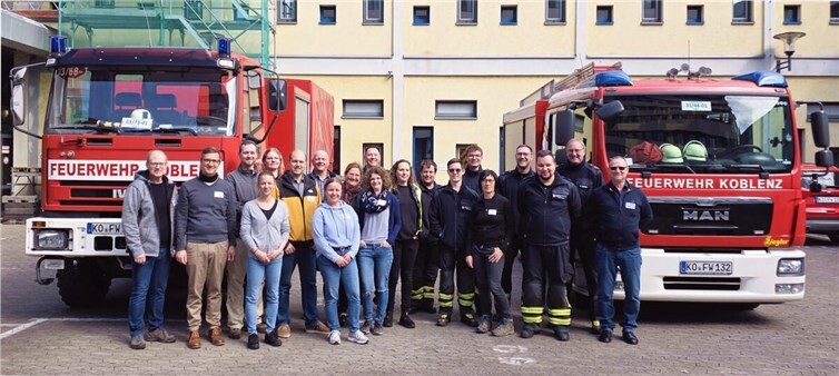 Probten den Ernstfall: Feuerwehr und Notfallverbund der Stadt Koblenz im Innenhof des Landesbibliothekszentrums / Rheinische Landesbibliothek.