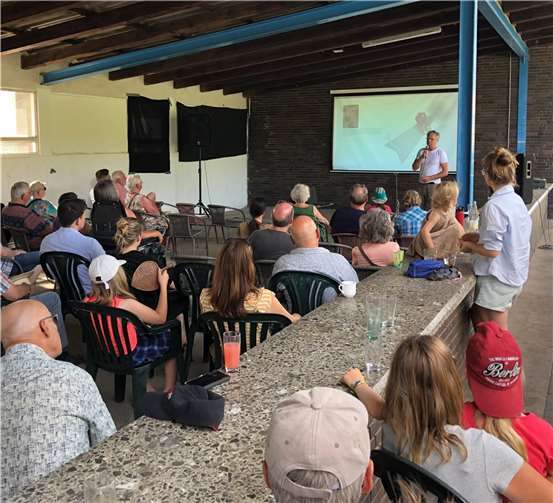Prof. Bernhard Misof zog bei seinem Vortrag das Publikum in seinen Bann.  Foto: Verein „Gemeinsam für Vielfalt“