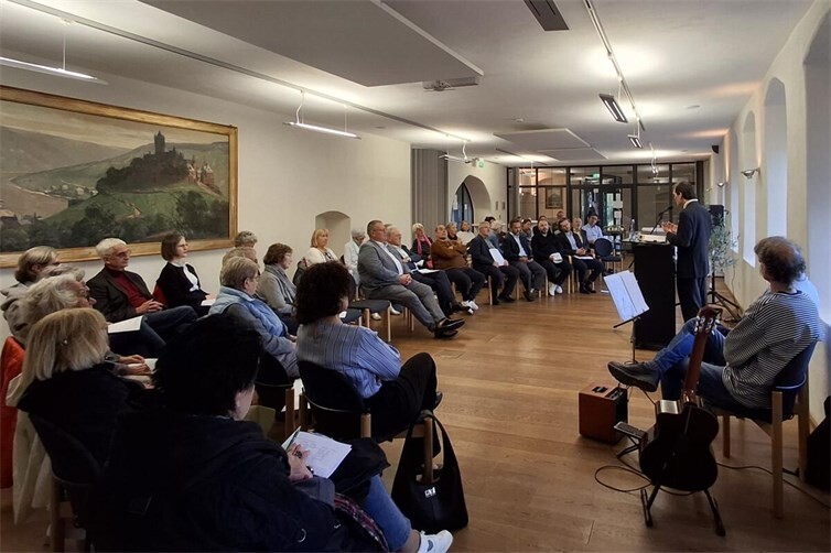Prof. Dr. Alban Rüttenauer, Pallotti University of Vallendar, spricht über Verantwortung für die Schöpfung auf der Grundlage des biblischen Schöpfungsberichtes.
