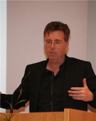 Prof. Dr. Carsten Kühl, der ehemalige rheinland-pfälzische Finanzminister und heutige wissenschaftliche Direktor sowie Geschäftsführer des Deutschen Instituts für Urbanistik bei seinem Vortrag vor dem Plenum der Mitgliederversammlung des rheinland-pfälzischen Städtetags.