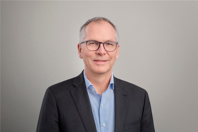 Prof. Dr. Christoph G. Wölfl Chefarzt / Ärztlicher Direktor MSZ / Leiter des Traumazentrums - Marienhaus Klinikum Neuwied Waldbreitbach