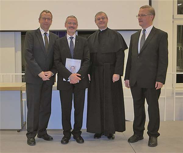 Prof. Dr. Frank Weidner, Prorektor und Dekan der Pflegewissenschaftlichen Fakultät der PTHV, Provinzial Pater Helmut Scharler SAC, Prälat Dr. Peter Neher, Prof. Dr. Markus Schulze SAC, Prorektor und Dekan der Theologischen Fakultät der PTHV (v.l.).