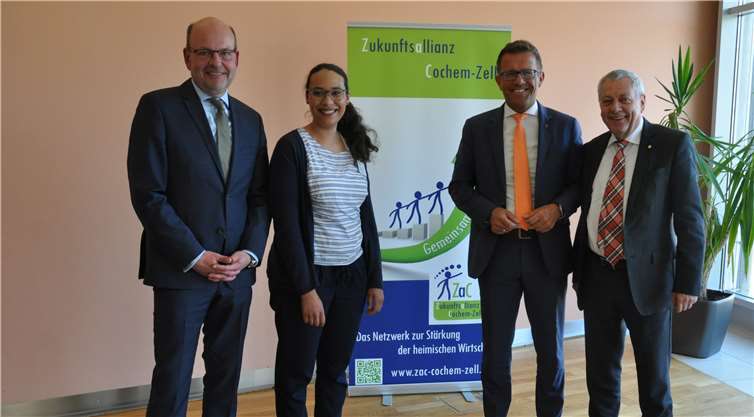 Prof. Dr. Heinz-Dieter Quack (Project M, Trier), Tourismuscluster-Managerin Norina Menne,Dehoga-RLP-Präsident Gereon Haumann und Landrat Manfred Schnur (v.l.) unterstützen die ZaC.