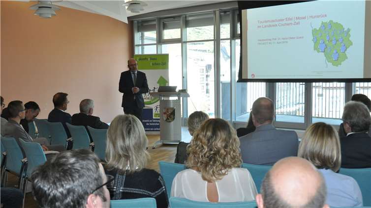 Prof. Dr. Heinz-Dieter Quack, wissenschaftlicher Leiter des aufStrategie spezialisierten Unternehmens Project M, sprach überdie erfolgversprechende Zusammenarbeit im Tourismuscluster.