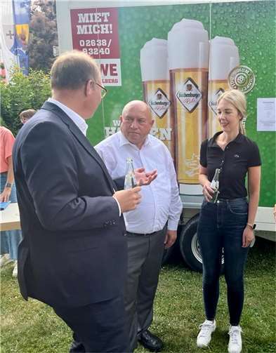 Prof. Dr. Helge Braun mit Ellen Demuth und Leo Biewer. Foto: privat