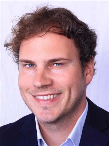 Prof. Dr.-Ing. Patrick Pötters erhält den Six Sigma Ehrenpreis.