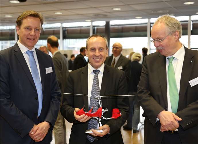 Prof. Dr. Jens Bongartz zusammen mit Prof. Dr. Konrad Wolf und Prof. Dr. Kristian Basselmann-Cyran.