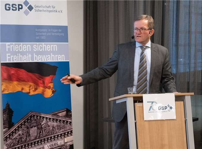 Ist der König nackt? – Präsident Macrons zweite Amtszeit