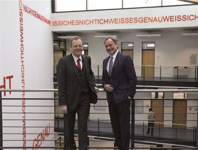 Prof. Dr. Johann-Dietrich Wörner (l) im Gespräch mit Prof. Dr. Hartmut Ihne (r)H-BRS/M. Flacke