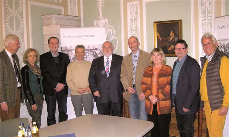 Prof. Dr. Klaus Brockhoff, Dr. Christa Weichert, Wolfgang Heitmann, Prof. Dr. Michael Frenkel, Dieter Klöckner, MdL, Stadtbürgermeisterkandidat Peter Stäblein, Christa Priebe, Thomas Muth und Dr. Alfred Löhning trafen sich zu einem Meinungsaustausch in der Wissenschaftlichen Hochschule für Unternehmensführung (WHU).privat