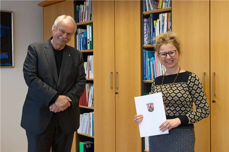 Prof. Dr. Kristian Bosselmann-Cyran, Präsident der Hochschule Koblenz, und Prof. Dr. Agnieszka Maluga. Foto: Hochschule Koblenz