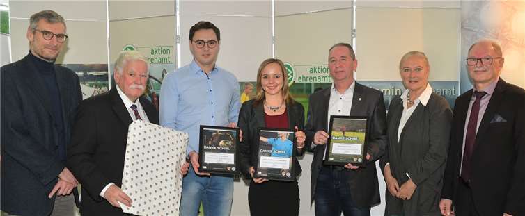 Prof. Dr. Lutz Thieme (Präsident Landessportbund Rheinland-Pfalz), FVR-Präsident Walter Desch, Preisträger Lukas Heep, Preisträgerin Helena Euskirchen, Preisträger Rudolf Weiß, Monika Sauer (Präsidentin Sportbund Rheinland) und Erich Schneider (Vorsitzender des FVR-Verbandsschiedsrichterausschusses).