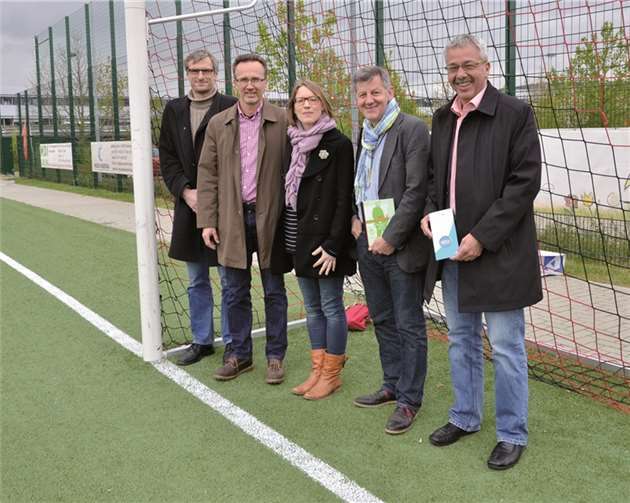 Prof. Dr. Lutz Thieme, Prof. Dr. Martin Kaschny, Antje Knieper-Wagner M.A., Peter-Erwin Jansen M.A. (alle Hochschule Koblenz) und Rüdiger Sonntag, Leiter Sport- und Bäderamt der Stadt Koblenz.privat