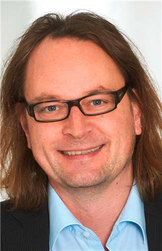 Prof. Dr. Manfred-Hülsken Giesler.