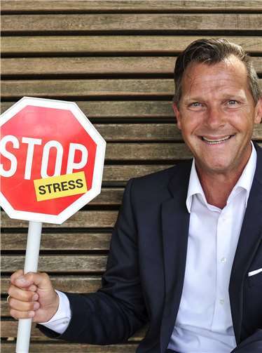 Prof. Dr. Martin-Niels Daefler berichtet in Rheinbach.Monika Harling