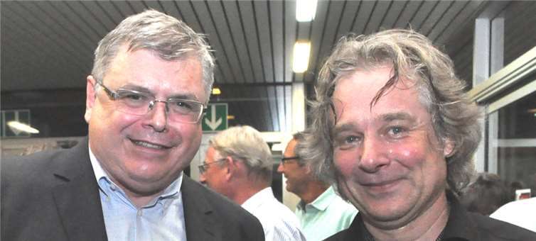 Prof. Dr. Visser gratulierte dem Bandleader Gerd Schlaf für hervorragende Arbeit.