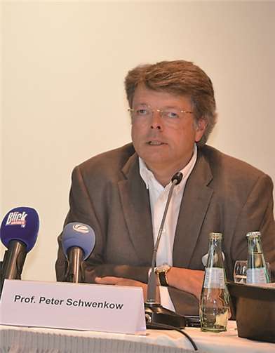 Prof. Peter L. H. Schwenkow, Vorstandsvorsitzender der DEAG: „Wir haben uns recht schnell darauf geeinigt, den eigentlichen Spitznamen des Nürburgrings zum Namen dieses Festivals zu machen.“