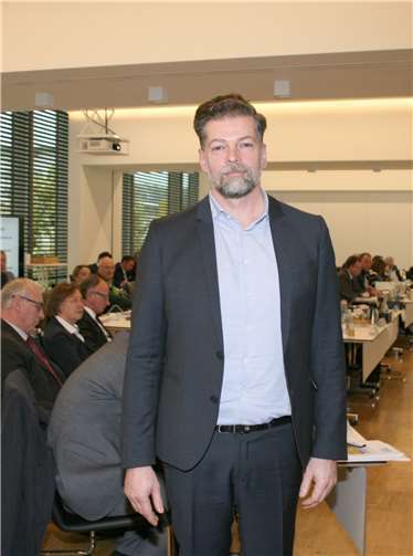 Prof. Peter Thomé von der Hochschule Koblenz informierte den Kreistag über die Ergebnisse der Fokusanalysen für die Ortsgemeinde Nachtsheim in der Vordereifel und die Stadt Bendorf.