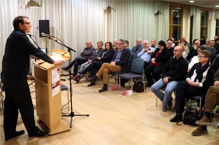 Prof. Quent in der Diskussion mit den Teilnehmenden.Fotos:Uli Schmidt 