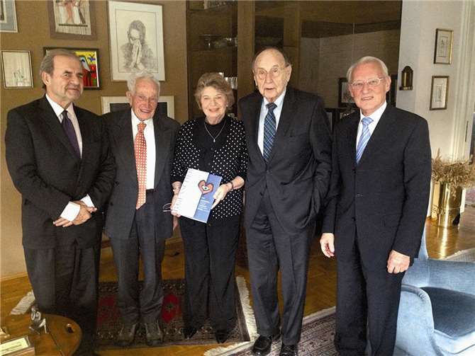 Prof. Thomas Meinertz, Vorstandsvorsitzender der DHS, Prof. Kaltenbach Ehrenmitglied des Vorstandes der DHS, Barbara und HD Genscher, Prof. Oelert, Vorstandsvorsitzender des Wissenschaftlichen Beirates der DHS (v.li.). Deutsche Herzstiftung