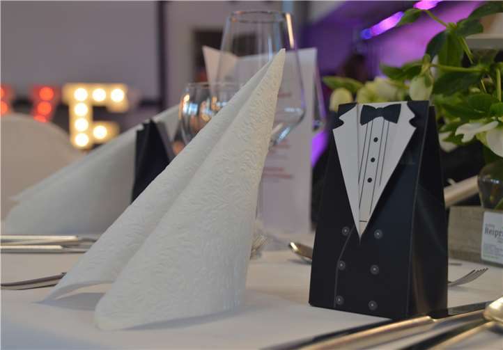 Professionell werden die Besucher zum Thema Hochzeit und Feiern beraten. privat