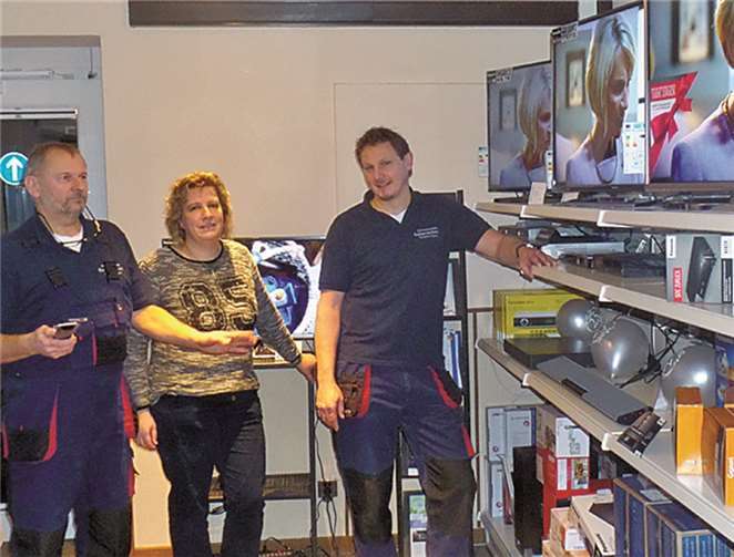 Professionelle Beratung und Top-Markengeräte in der Rheinbrohler Kirchstraße 76 - (v.l.) Willy Scharrenbach, Petra Bökle und Thomas Over. -STUKO-