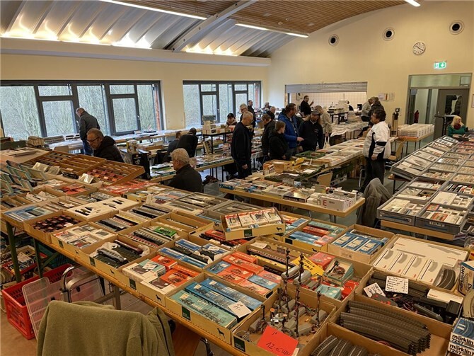 Professionelle Händler und private Sammler boten ihre Schätze an.  Foto: privat